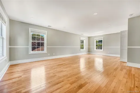 20 Woods Place Rockville Centre NY 11570