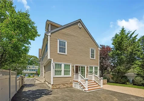 20 Woods Place Rockville Centre NY 11570