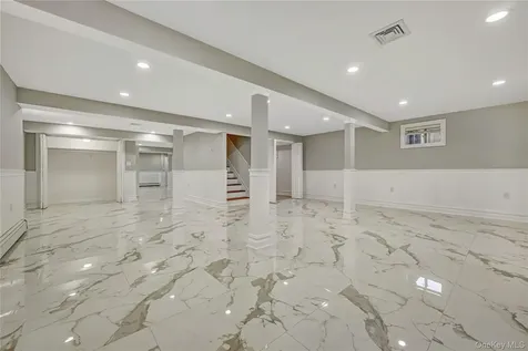 20 Woods Place Rockville Centre NY 11570