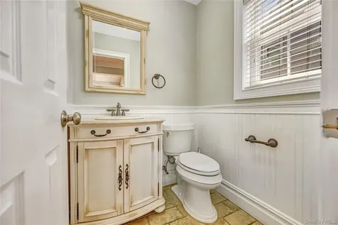 20 Woods Place Rockville Centre NY 11570