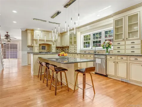 20 Woods Place Rockville Centre NY 11570