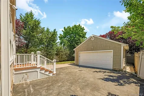 20 Woods Place Rockville Centre NY 11570