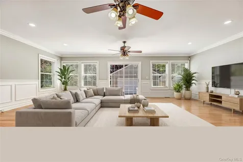 20 Woods Place Rockville Centre NY 11570