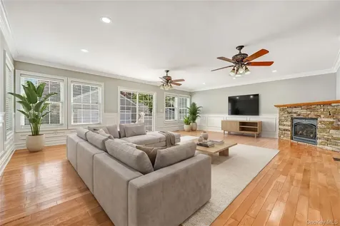 20 Woods Place Rockville Centre NY 11570