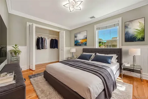 20 Woods Place Rockville Centre NY 11570
