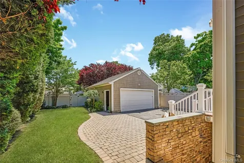 20 Woods Place Rockville Centre NY 11570