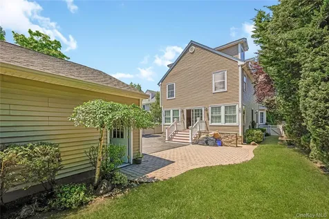 20 Woods Place Rockville Centre NY 11570