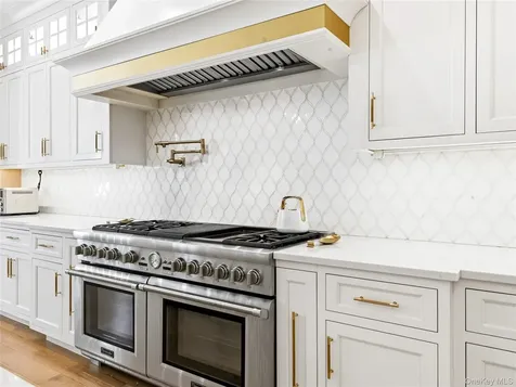 55 Plymouth Road Manhasset NY 11030