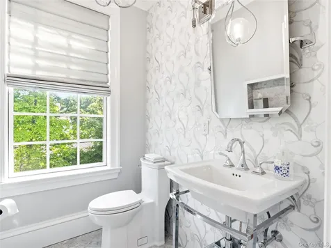55 Plymouth Road Manhasset NY 11030
