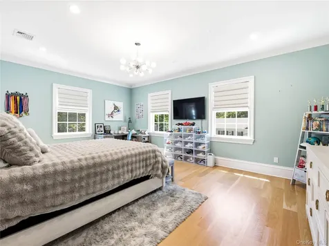 55 Plymouth Road Manhasset NY 11030