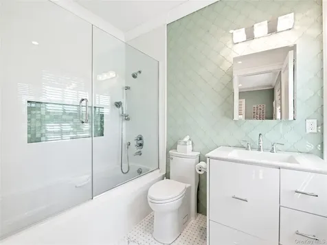55 Plymouth Road Manhasset NY 11030