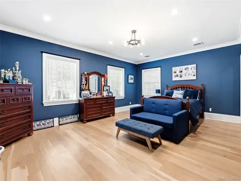 55 Plymouth Road Manhasset NY 11030