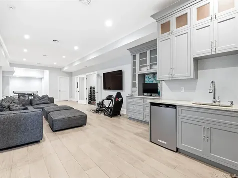 55 Plymouth Road Manhasset NY 11030