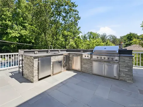 55 Plymouth Road Manhasset NY 11030