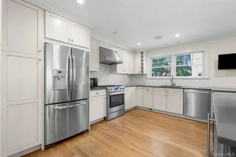 26 Vanderburgh Avenue Larchmont NY 10538