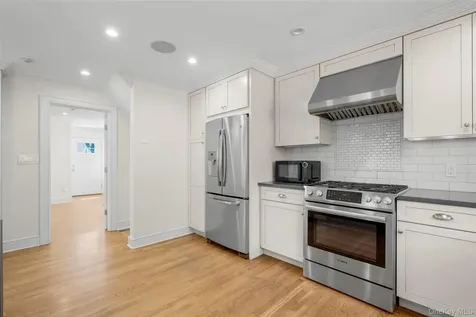 26 Vanderburgh Avenue Larchmont NY 10538