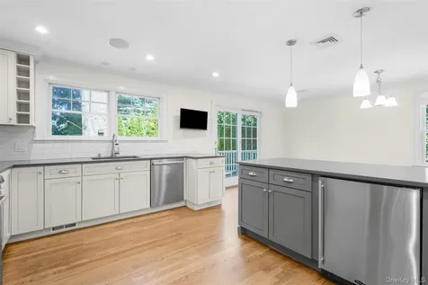 26 Vanderburgh Avenue Larchmont NY 10538