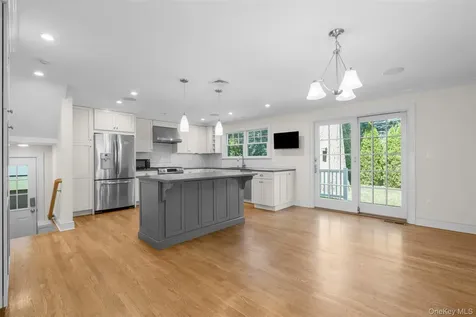 26 Vanderburgh Avenue Larchmont NY 10538