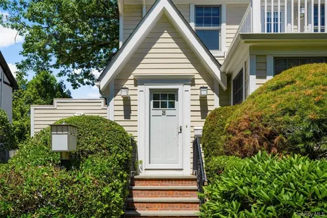 26 Vanderburgh Avenue Larchmont NY 10538