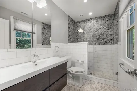 26 Vanderburgh Avenue Larchmont NY 10538