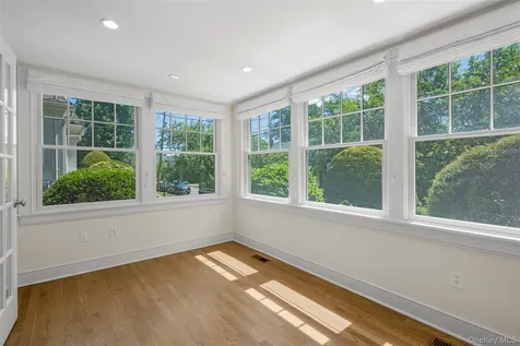 26 Vanderburgh Avenue Larchmont NY 10538