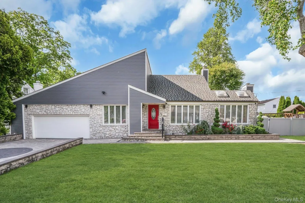 129 Gleeland Street Deer Park NY 11729