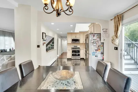 129 Gleeland Street Deer Park NY 11729