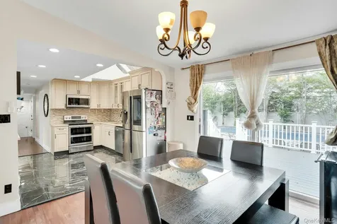 129 Gleeland Street Deer Park NY 11729