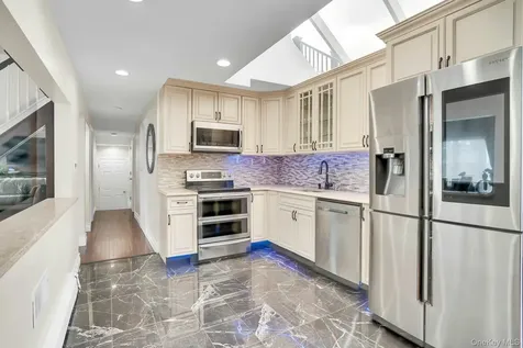 129 Gleeland Street Deer Park NY 11729