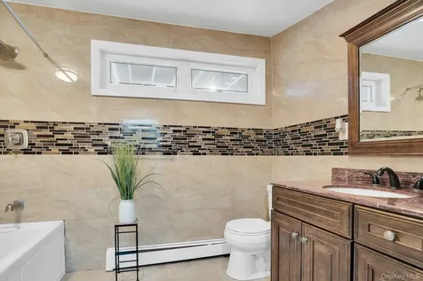 129 Gleeland Street Deer Park NY 11729