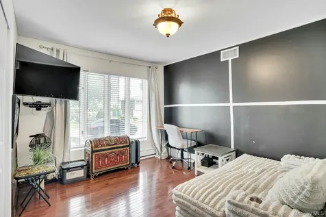 129 Gleeland Street Deer Park NY 11729