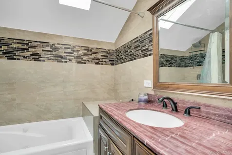 129 Gleeland Street Deer Park NY 11729