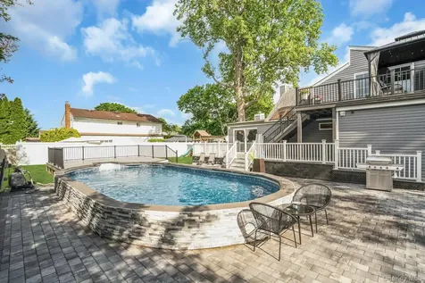 129 Gleeland Street Deer Park NY 11729