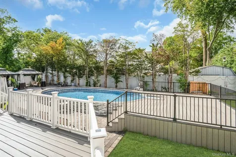 129 Gleeland Street Deer Park NY 11729