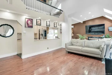 129 Gleeland Street Deer Park NY 11729