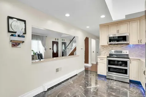 129 Gleeland Street Deer Park NY 11729