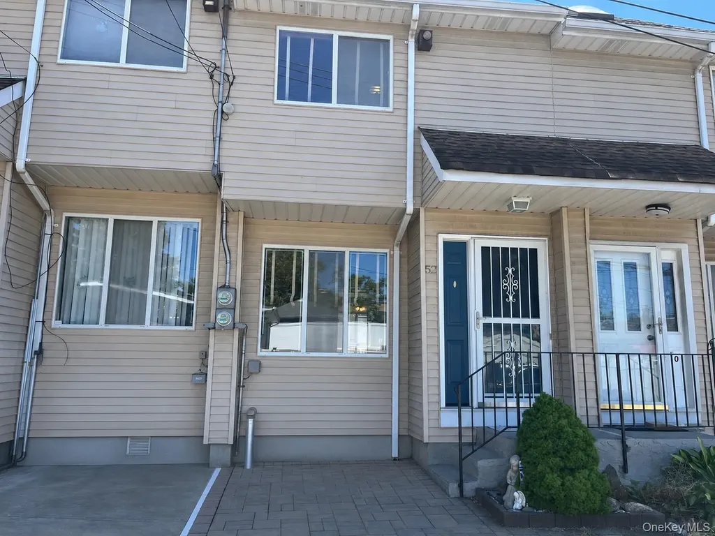 52 Houston Lane Staten Island NY 10302