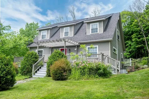 580 Oak Summit Road Millbrook NY 12545