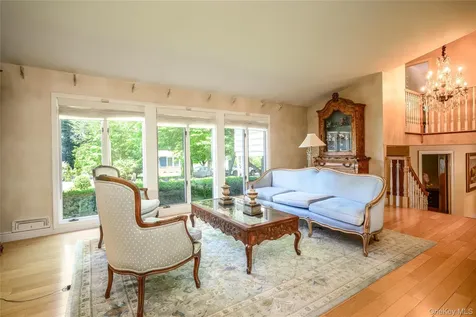 12 Lark Avenue White Plains NY 10607