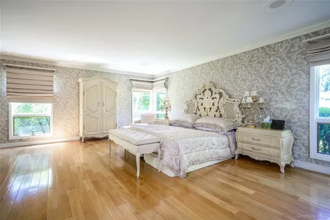 12 Lark Avenue White Plains NY 10607