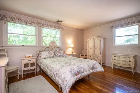 12 Lark Avenue White Plains NY 10607
