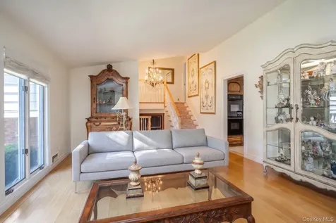12 Lark Avenue White Plains NY 10607