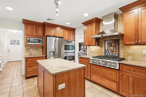20 Lamesa Avenue Eastchester NY 10709