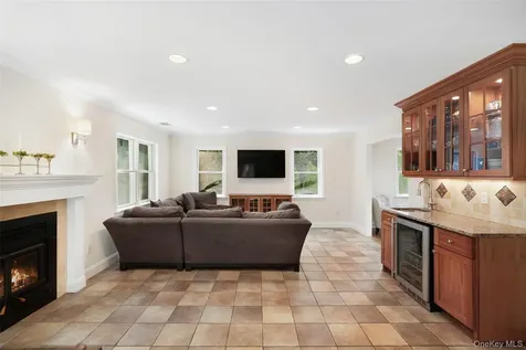 20 Lamesa Avenue Eastchester NY 10709