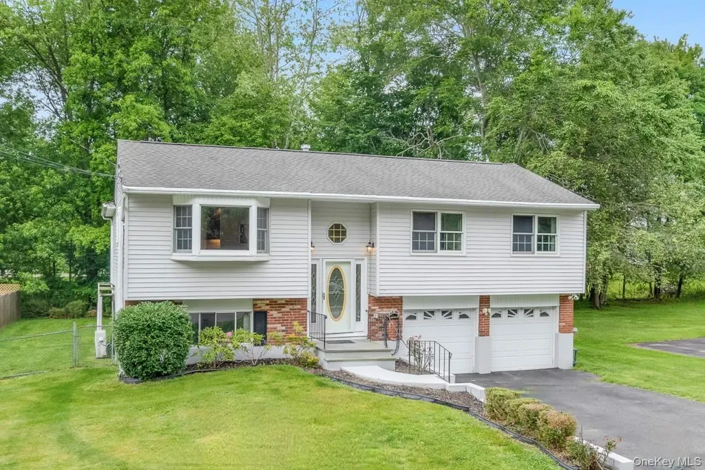 51 Sutton Park Road Poughkeepsie NY 12603