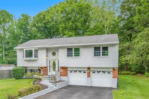 51 Sutton Park Road Poughkeepsie NY 12603
