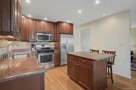 51 Sutton Park Road Poughkeepsie NY 12603