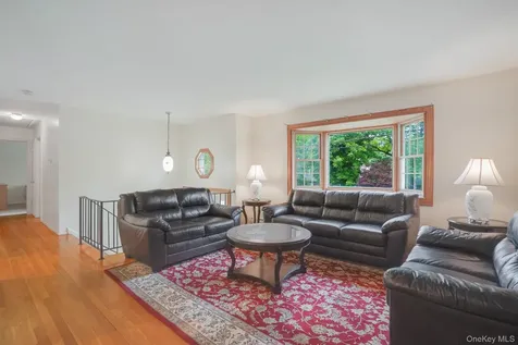 51 Sutton Park Road Poughkeepsie NY 12603