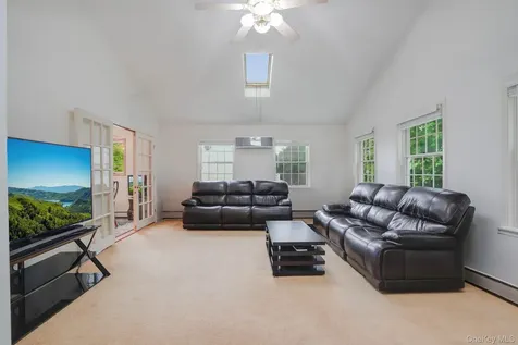 51 Sutton Park Road Poughkeepsie NY 12603