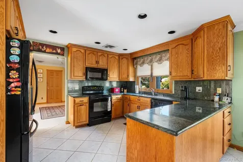 26 Quaker Lane Farmingdale NY 11735